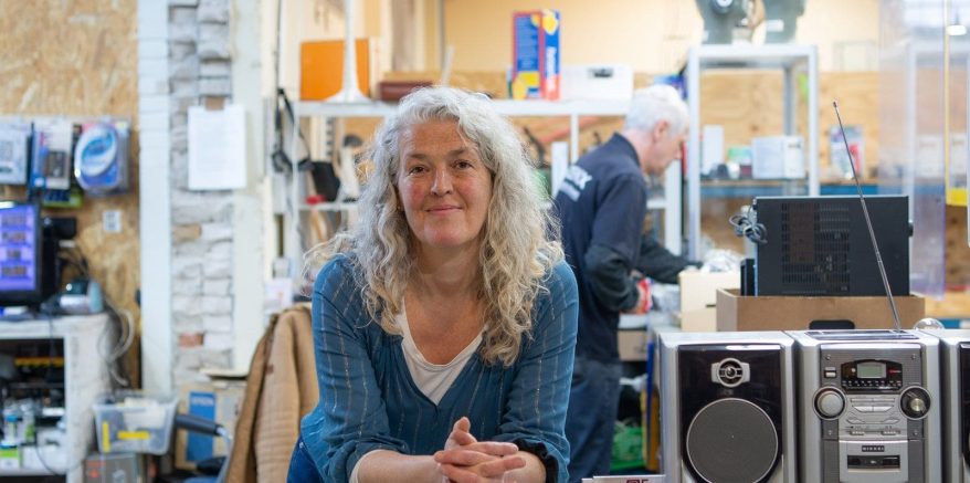 Portret van oprichtster Stichting Repair Cafe International Martine Postma.